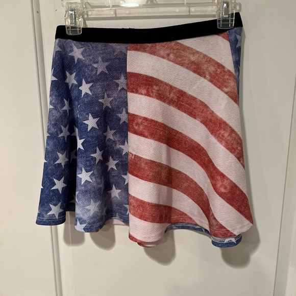 Papaya Red, White & Blue skirt size S, short, elastic waist, faded - Picture 3 of 9